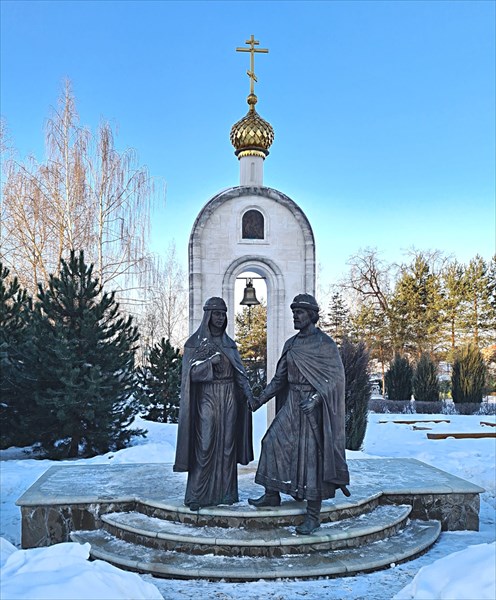 118-Памятник Петру и Февронии